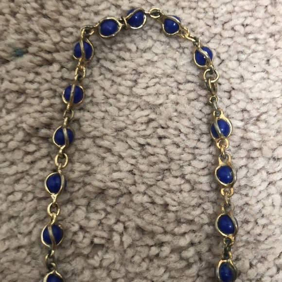 Necklace Blue and gold costume jewelry looks great on. Very pretty. Great shape. - Picture 6 of 6